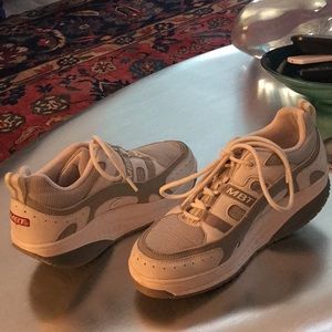 MBT Sport 02 toning walking shoe